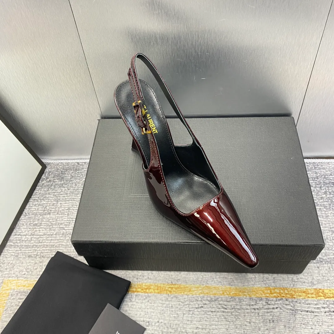 👟👟Ex-factory price 660👟👟 𝐒𝐚𝐢𝐧𝐭 𝐋𝐚𝐮𝐫𝐞𝐧𝐭# Saint Laurent 23F/W small gold bar high heels continue the past high-end and elegant ysl small gold bar heels are really good-looking! Saint Laurent square pointed toe slingback high-heeled shoes. The small gold bar heels really fully highlight the neat and minimalist annual party party. 👟👟factory price. A must-have for arty. Flash sale. So eye-catching. Upper: Customized cow patent leather. Outsole: Genuine leather outsole. Size: 35-40 (40 customized items are not returnable)